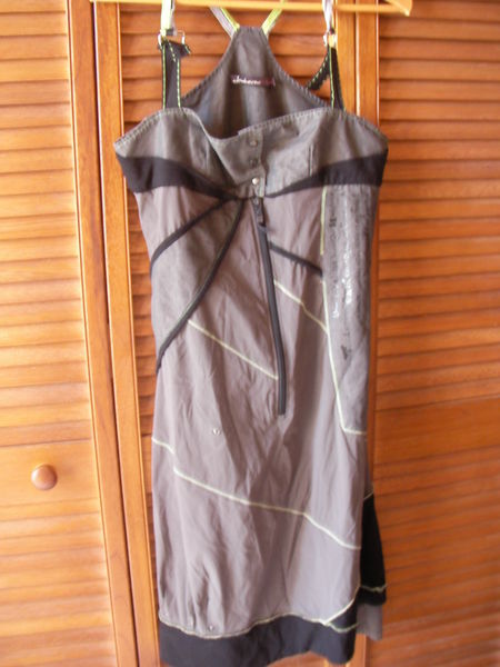 robe lmv
taille 38 19 Bourg (33)