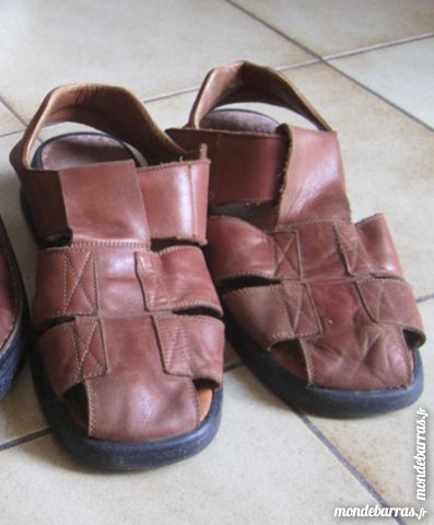 sandale cuir T 43 10 Nanteau-sur-Lunain (77)