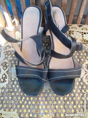 sandales hautes noires t.39*juste 3e*kiki60230 3 Chambly (60)