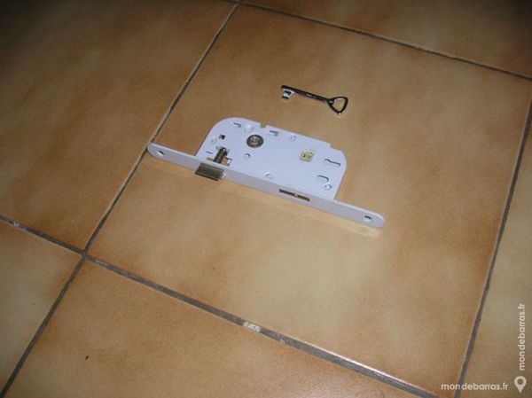 serrure de porte � encastrer avec sa clef - neuve 10 Sept�mes-les-Vallons (13)