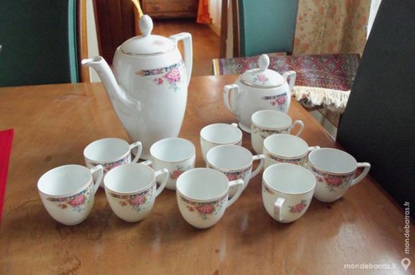 Service � caf� ancien de 26 pi�ces 30 Goussainville (95)