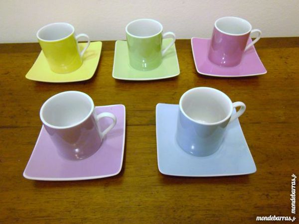 Service � caf� en porcelaine coloris pastel 3 Reims (51)