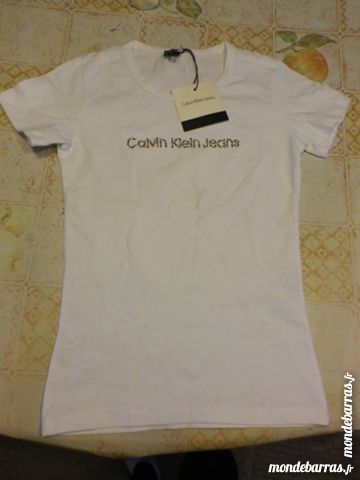 T-SHIRT CALVIN KLEIN MANCHES COURTES NEUF ETIQUETT 10 Attainville (95)