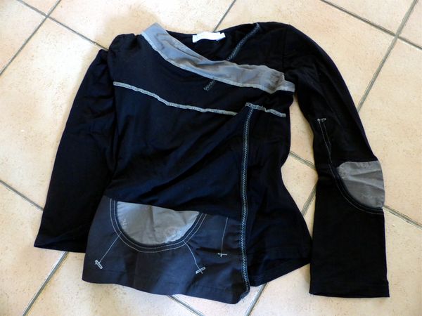 t shirt noir manche longue cache cache 4 Viriat (01)