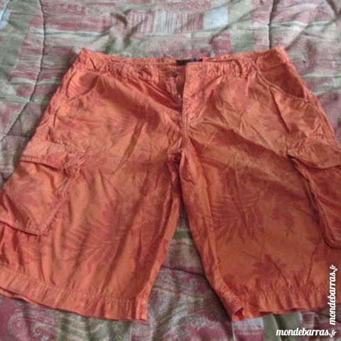 SHORT LONG  ORANGE AVEC FLEURS DE TIARE   t; 50 12 Saint-Genis-Laval (69)