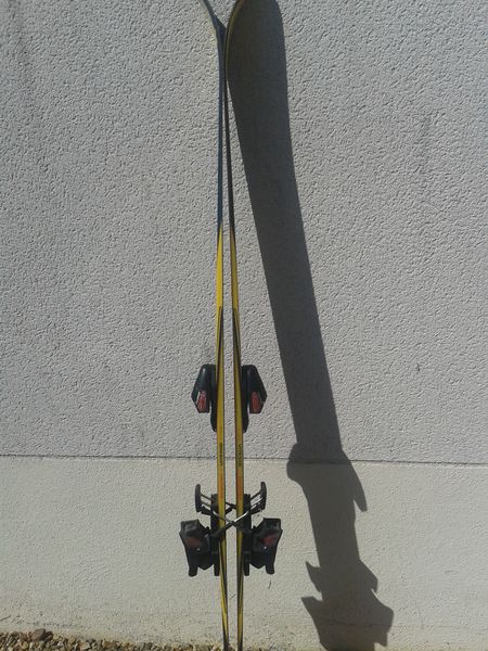 skis 40 Saint-Christophe-du-Bois (49)