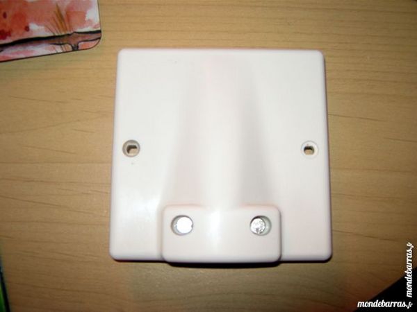 SORTIE DE CABLES - BLANC - 32 AMPERES - LEGRAND 1 Miribel (01)