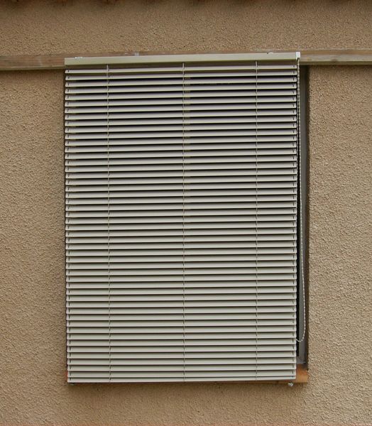 STORES VENITIENS 25 Saint-Michel-d'Euzet (30)