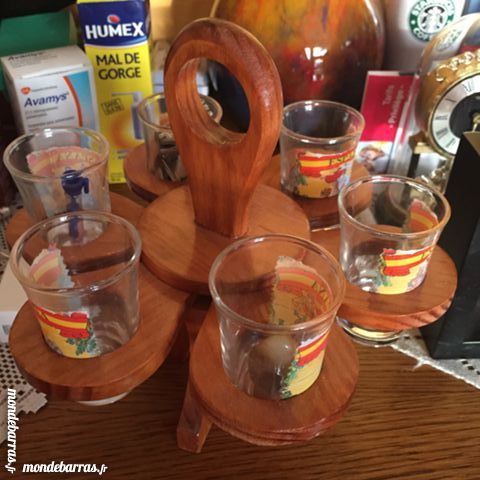 Support en bois marron vernis de verres � liqueur 25 Sartrouville (78)