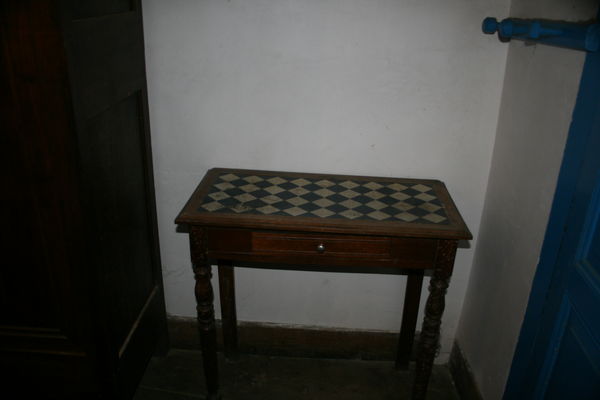 Table d'appoint marquet�e 45 Ax-les-Thermes (09)