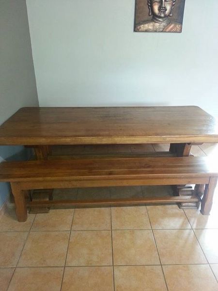 Table en bois et ses bancs 250 La Rochelle (17)