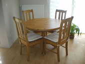 Table et chaises en pin massif miel 120 14250 Audrieu