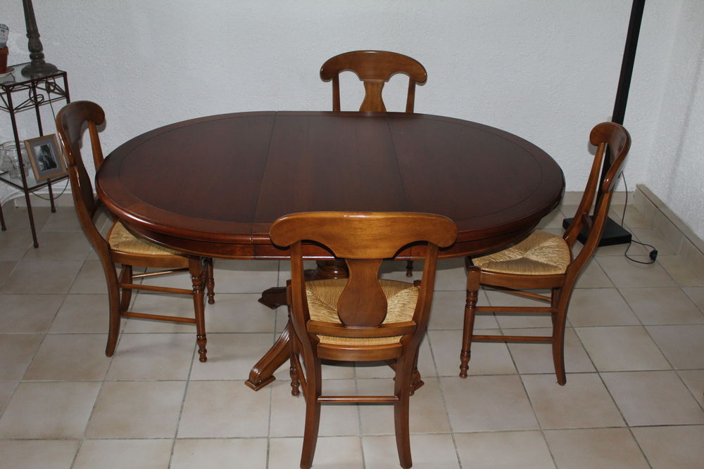 table SAM merisier massif et c4 chaises en excellent �tat- 0 Vog�� (07)