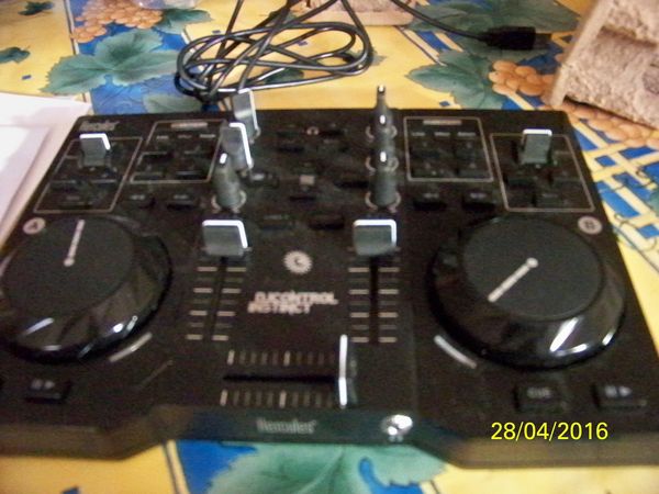 table de mixage 25 Magny-les-Hameaux (78)