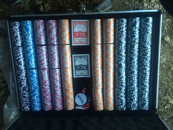 table de poker et mallette de jetons jamais servie 150 Pontarlier (25)