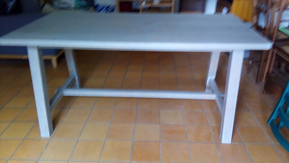 Table de salle � manger 80 Montbrun-les-Bains (26)