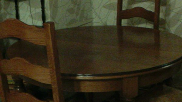 table sella � manger avec 4 chaises 100 Issy-les-Moulineaux (92)