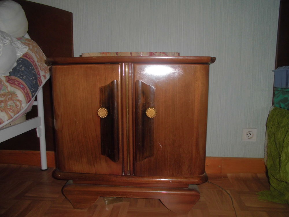 TABLES DE CHEVET 10 Fleury-la-Vall�e (89)