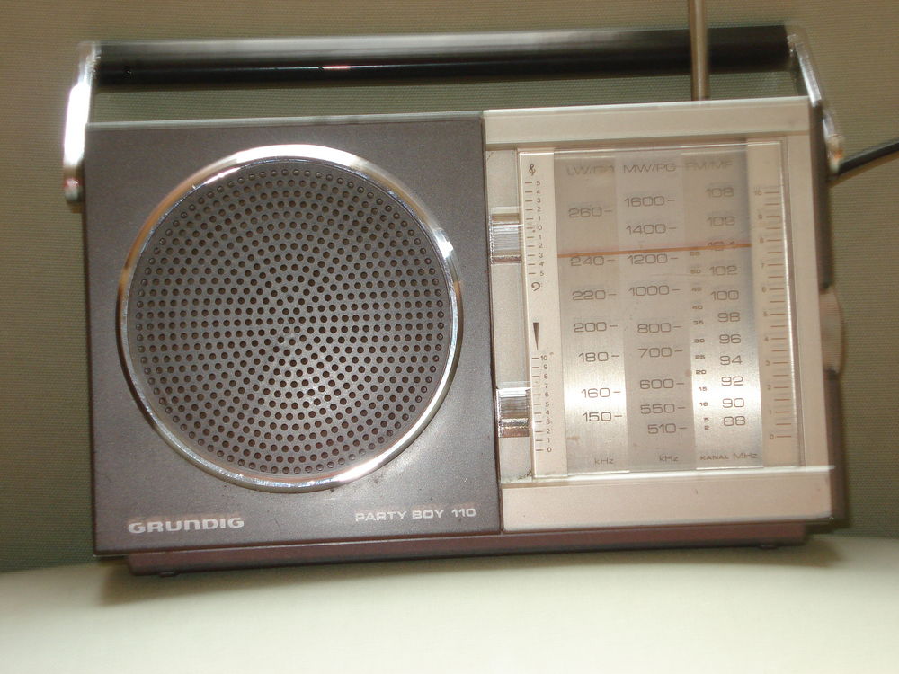 Tansitor radio Grundig partie boy 110 35 Fontenay-le-Fleury (78)