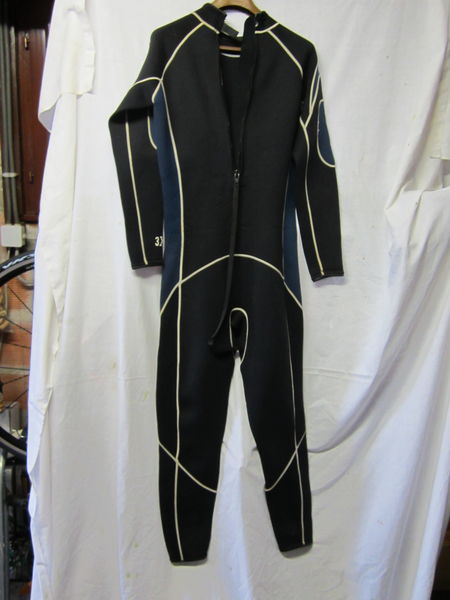 Tenue de plong�e 0 Saint-Jean-d'Illac (33)