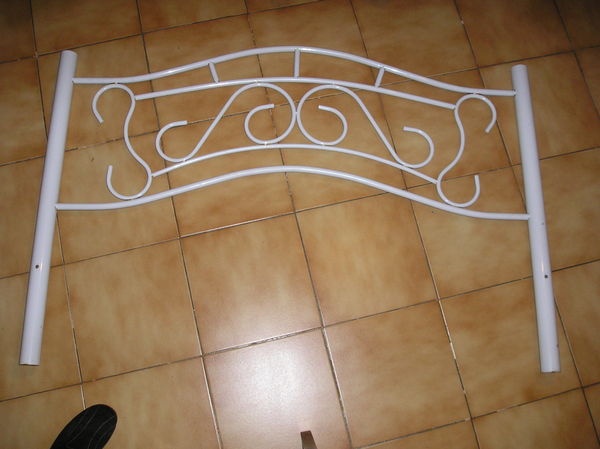 tete de lit m�tal blanc 1 personne 10 Sept�mes-les-Vallons (13)