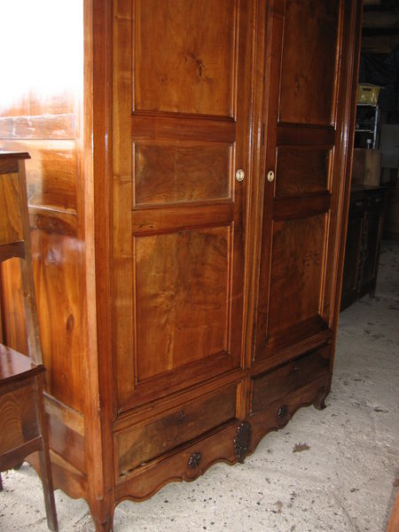 tr�s belle armoire 0 Aumagne (17)