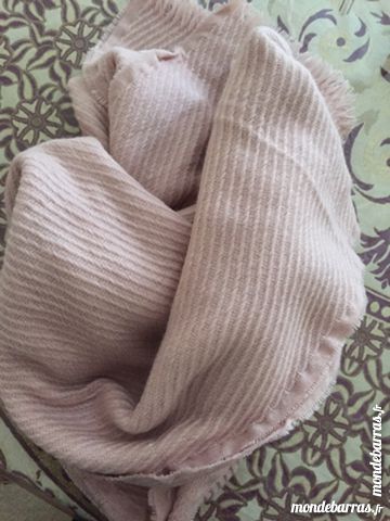 tr�s belle �charpe naf naf 12 Saint-Pierre-des-Corps (37)