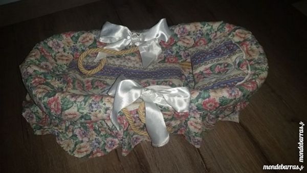 Tr�s joli couffin ancien  pour poup�e.... 10 Magny-les-Hameaux (78)