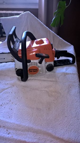 Tron�onneuse STIHL 200 Saint-Pantal�on-les-Vignes (26)