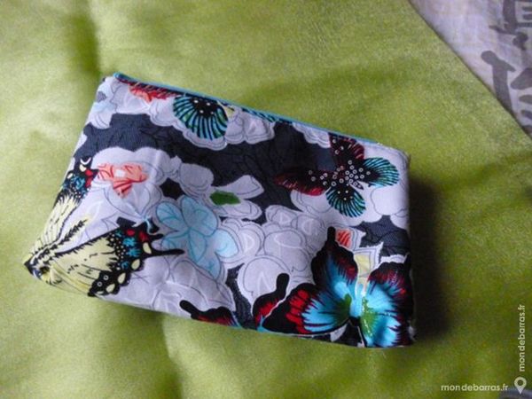 Trousse de maquillage bleue a motifs 6 Goussainville (95)