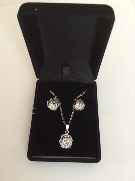 VEND PARURE OFFERTE EN DOUBLE 15 Vand�uvre-l�s-Nancy (54)