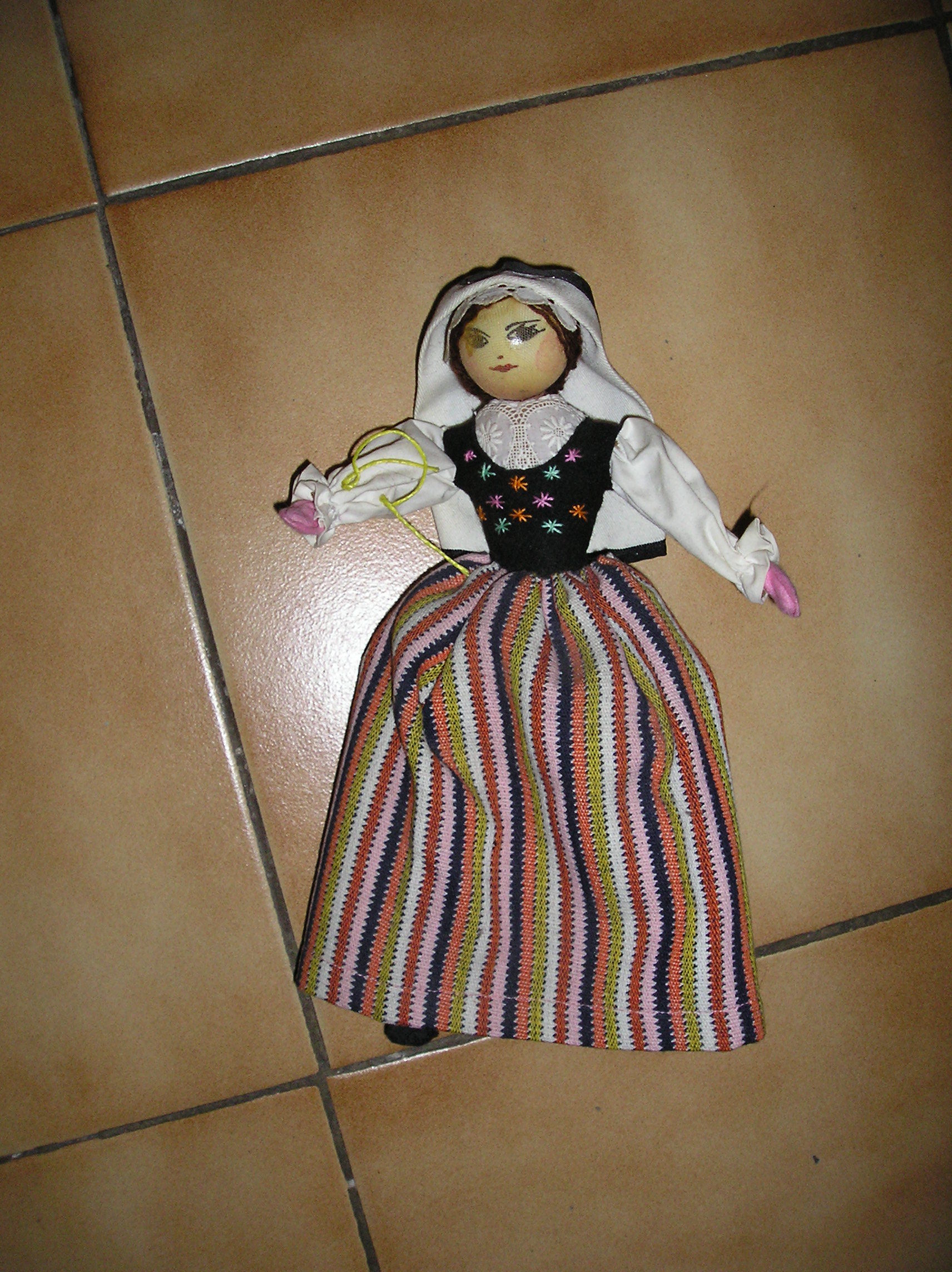 V�ritable ancienne  poup�e gasconne
15 Sept�mes-les-Vallons (13)