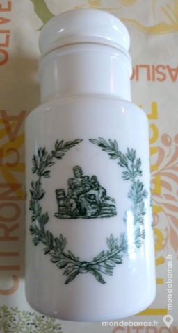 POT EN VERRE OPALE, couvercle herm�tique 6 �cuisses (71)