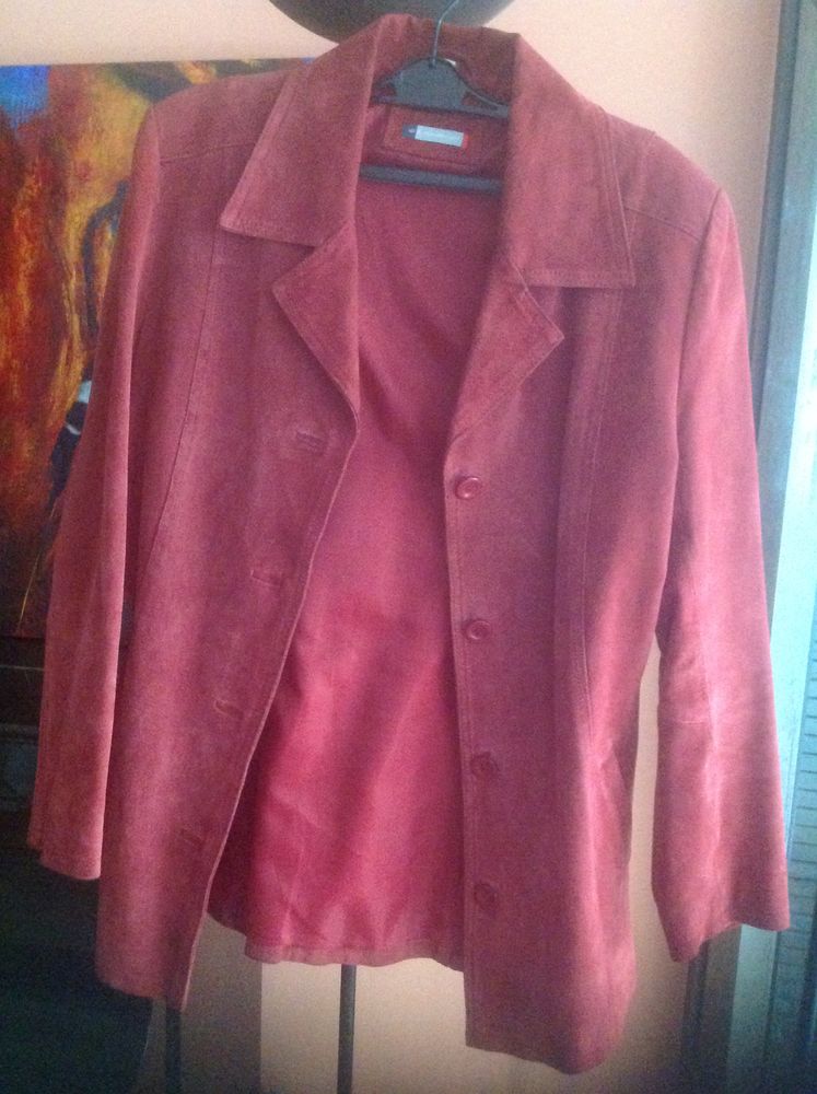 Veste longue cro�te de porc rouge 20 Paris 16 (75)