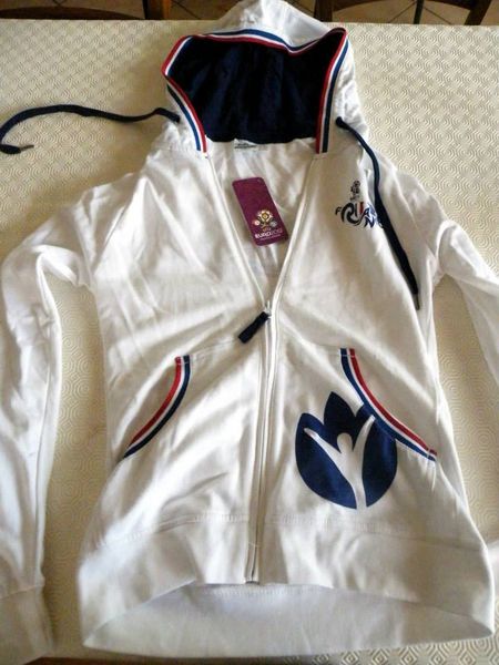 veste de sport  euro 2012  taille s blanche neuve 15 Viriat (01)