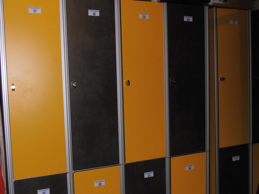 vestiaires de chez France Equipement 2800 Cepoy (45)