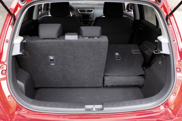 Suzuki Swift 2010 10.jpg