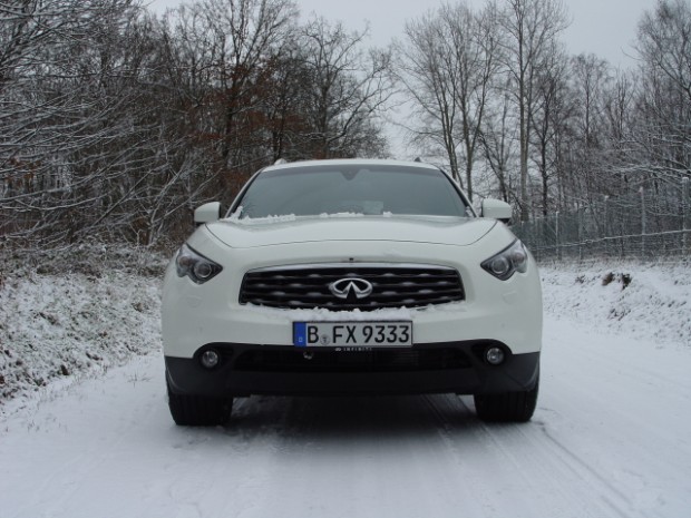 Infiniti FX30d 620 6.jpg