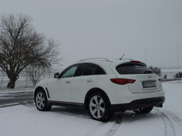Infiniti FX30d 620 15.jpg