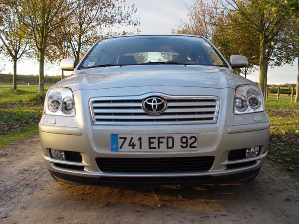 Essai Toyota Avensis 165 VVT-i 2004 (1)
