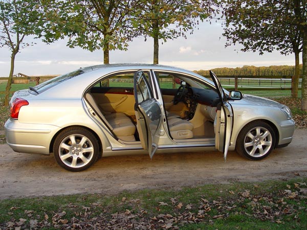 Essai Toyota Avensis 165 VVT-i 2004 (7)