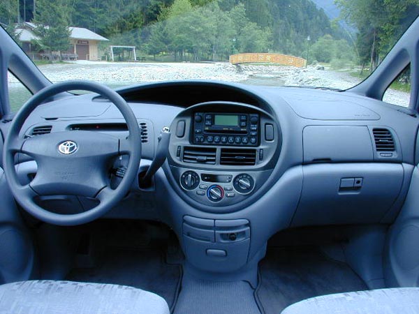 Essai Toyota Previa 2000 (7)