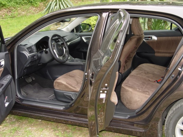 Lexus CT 200h 11.jpg