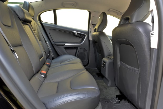 Volvo S60 12.jpg