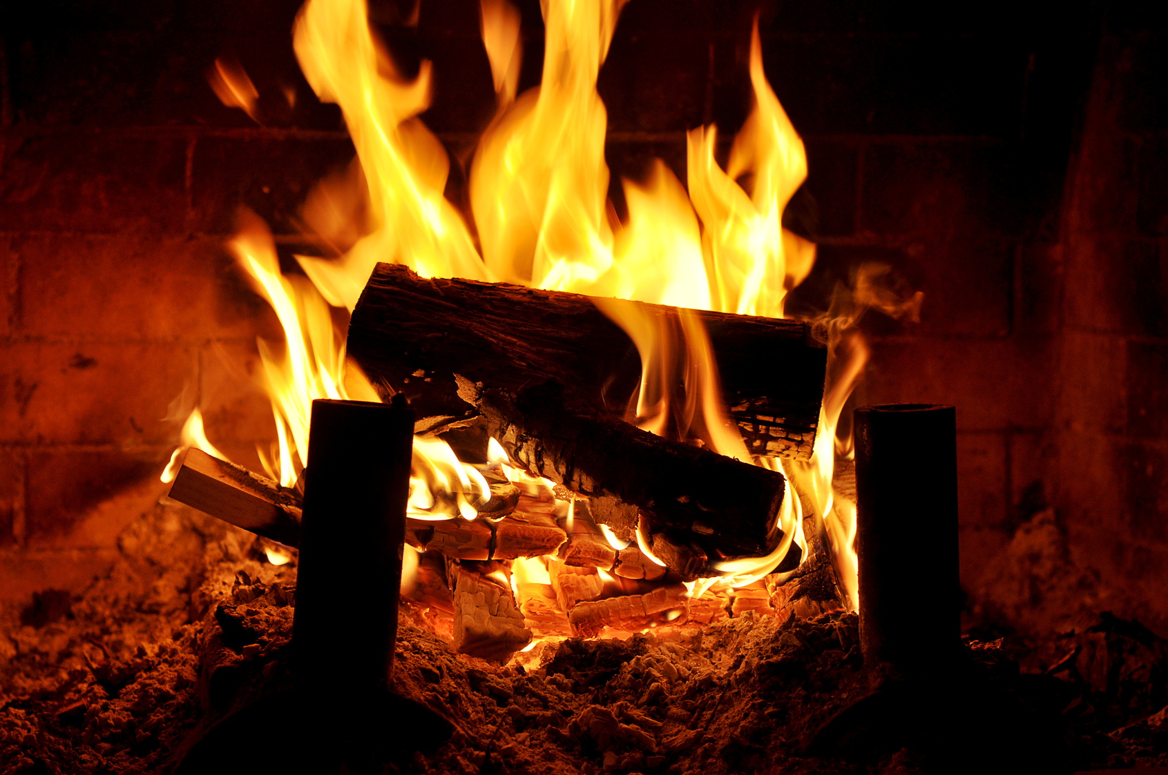 Cheminées et poêles : le plaisir d'un feu de bois