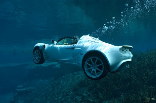 Une voiture qui va sous l'eau !