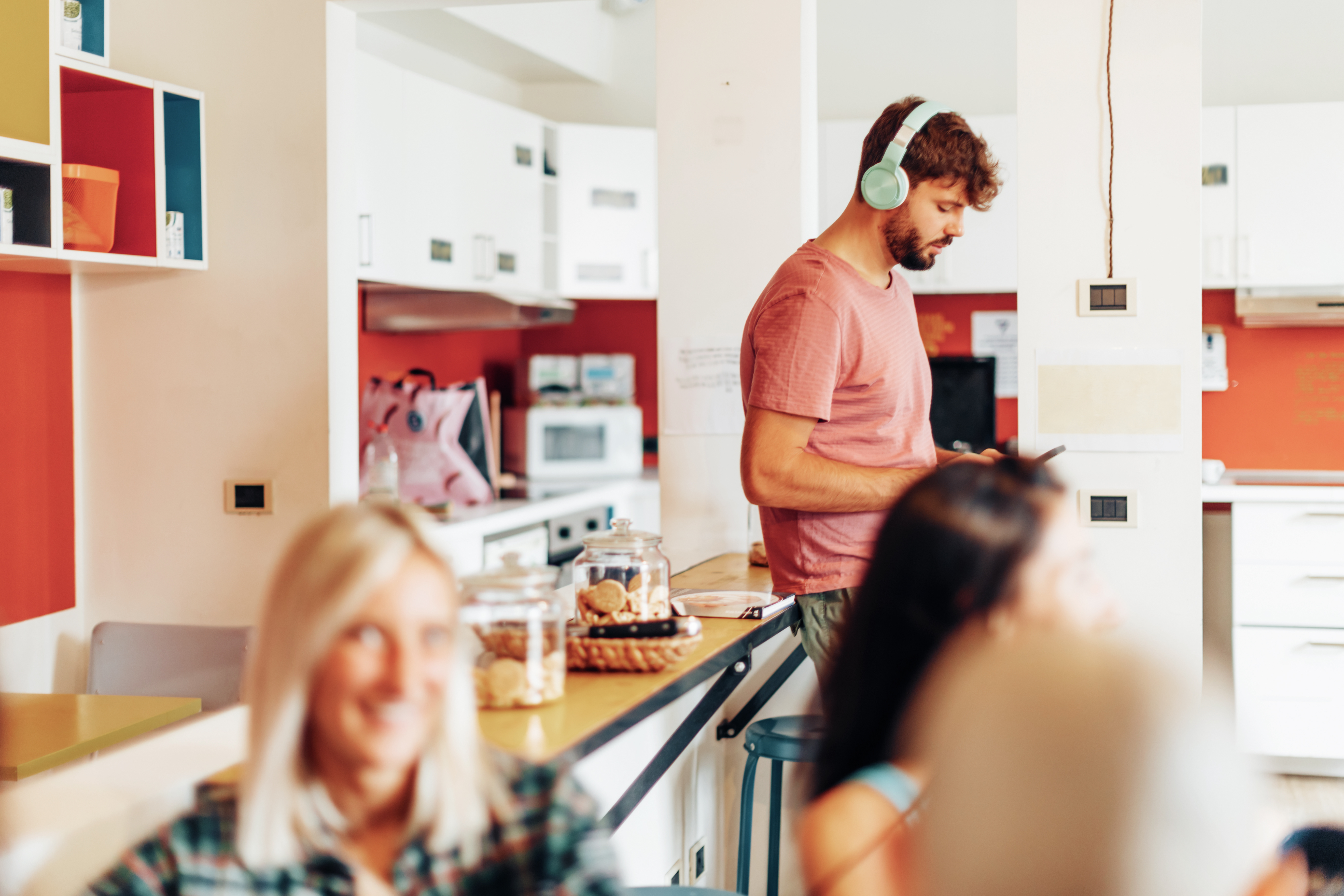 personnes_dans_un_espace_de_vie_coliving