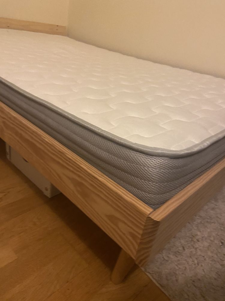 Lit 120x190 
Lit+ matelas ferme
Achet�s en d�but d'ann�e 200 Vincennes (94)