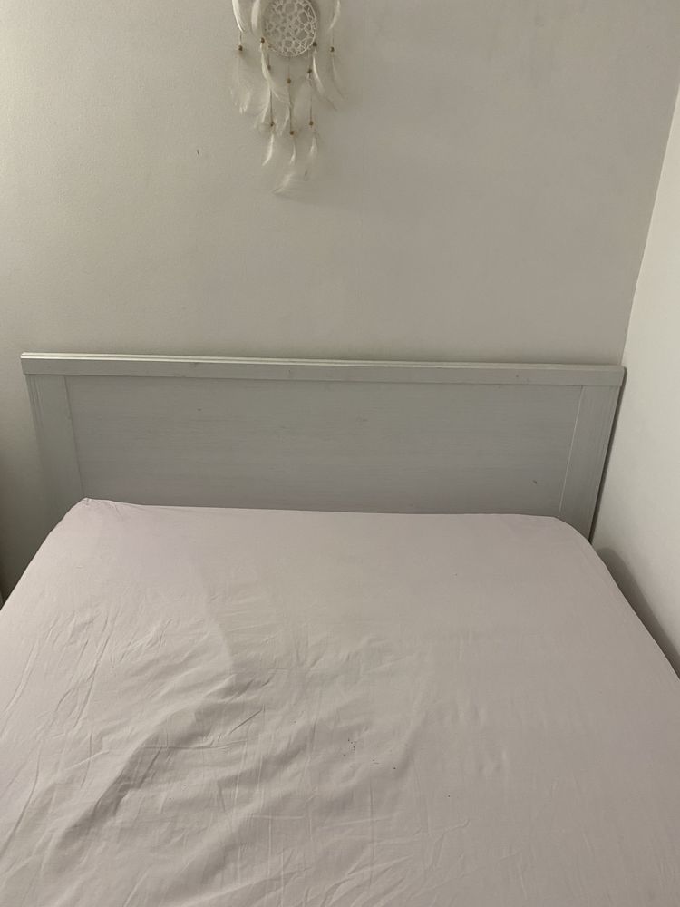 Lit 140X200 en bois massif Blanc avec deux tiroirs. 180 Drancy (93)