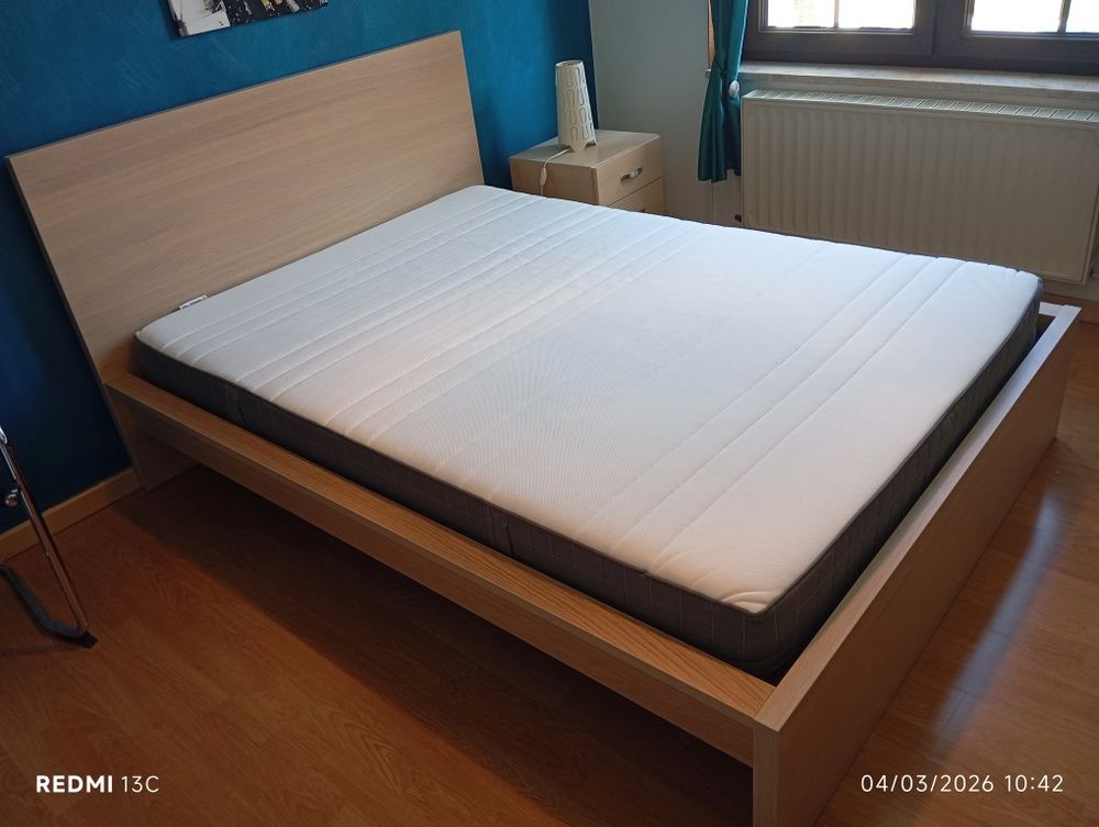 Lit 140x200(sommier, matelas)+ table de chevet 3 tiroirs 280 Freyming-Merlebach (57)